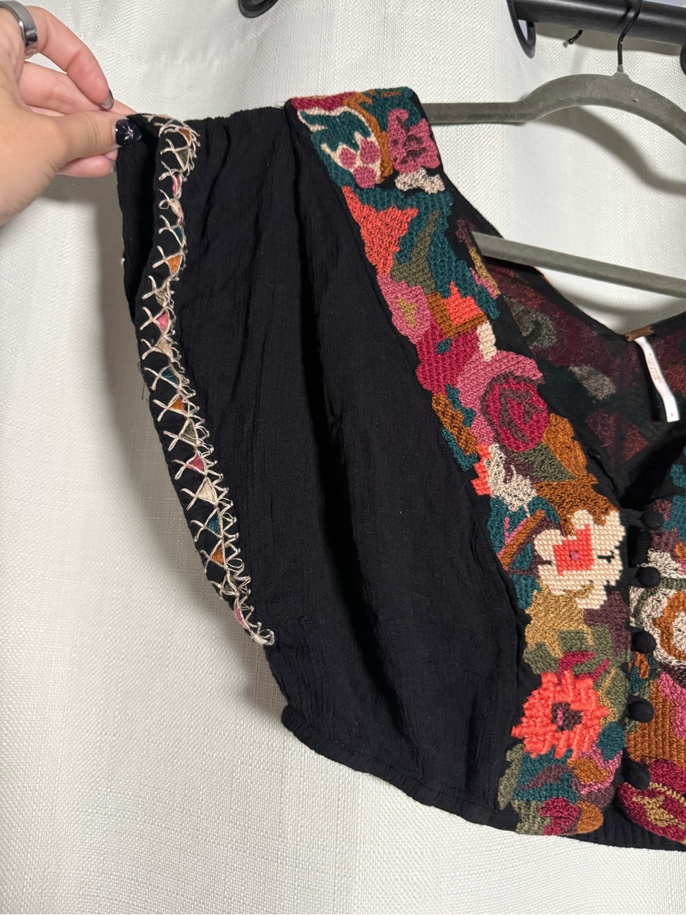 Free People Santoshi Black Floral Embroidered Crop Top Size 4 - Picture 5 of 6
